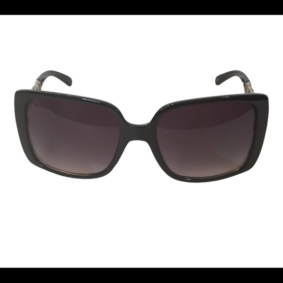 Oversized Black Sunglasses A Silver Chain Link Detail On The Arms - Picture 12 of 12